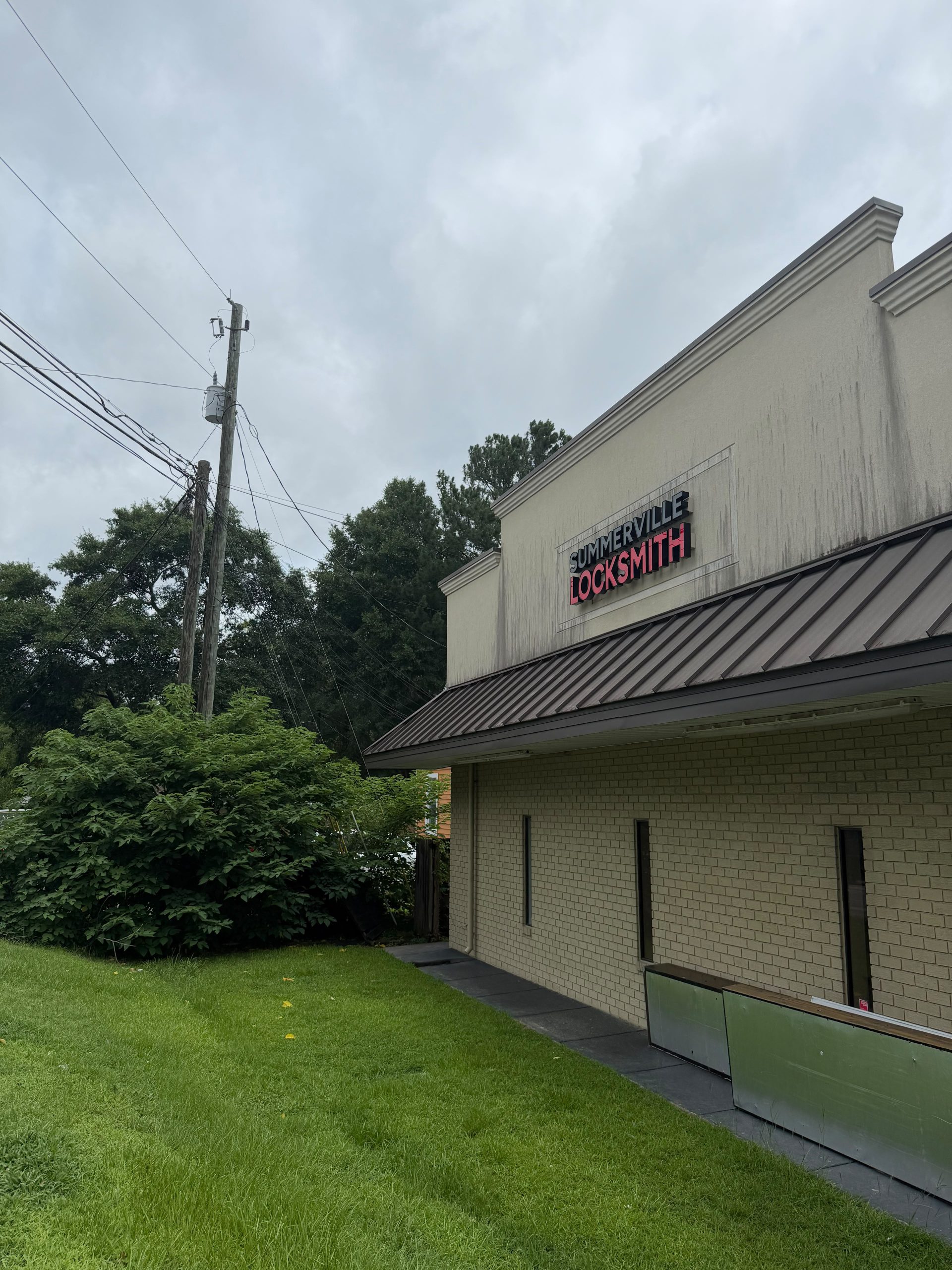 Summerville Locksmith Old Trolley Road location storefront at 75 Old Trolley Rd Unit 1, Summerville SC 29485